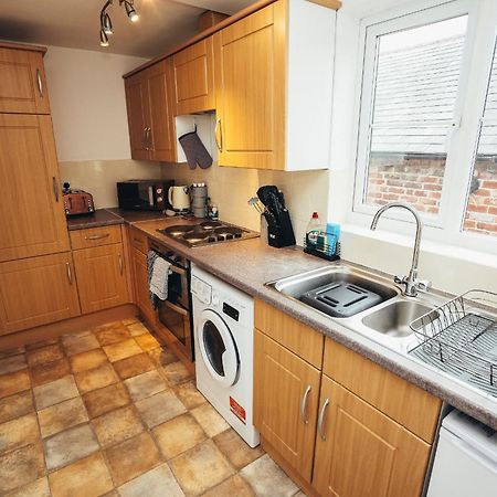Cottages In Derbyshire, Oak Cottage Hazelwood Экстерьер фото